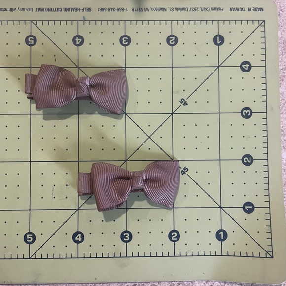 3/$20 🔷 Lot of Baby Girls Petite Solid Neutral Pigtail Bows - Picture 3 of 4